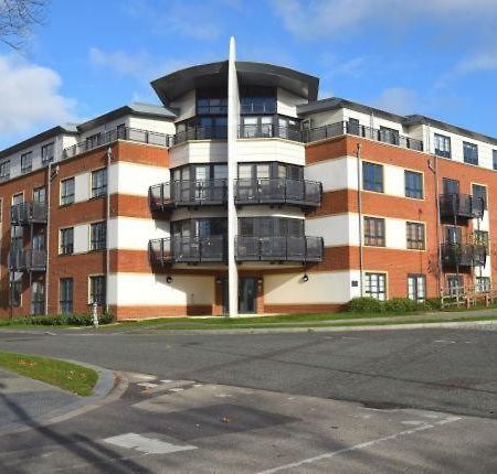 Blue Sky Apartments @Wallis Square, Farnborough Φάρνμπορο Εξωτερικό φωτογραφία