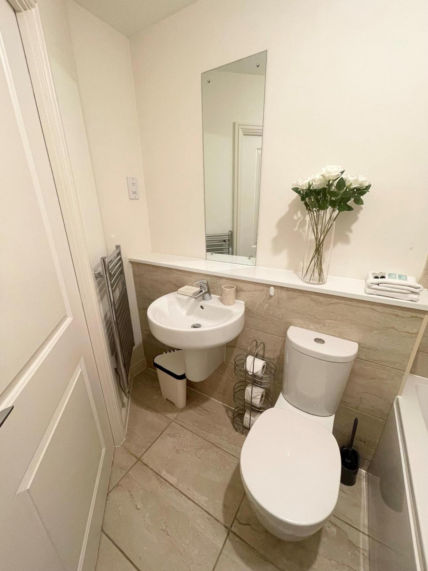 Blue Sky Apartments @Wallis Square, Farnborough Φάρνμπορο Εξωτερικό φωτογραφία