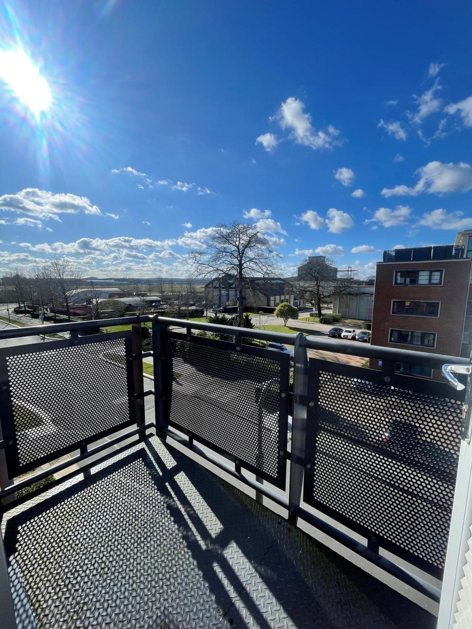 Blue Sky Apartments @Wallis Square, Farnborough Φάρνμπορο Εξωτερικό φωτογραφία