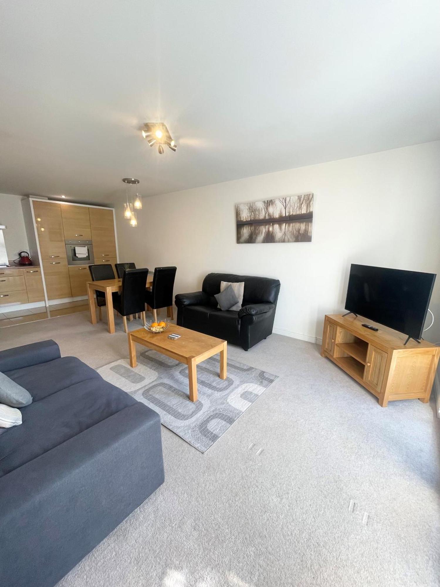 Blue Sky Apartments @Wallis Square, Farnborough Φάρνμπορο Εξωτερικό φωτογραφία