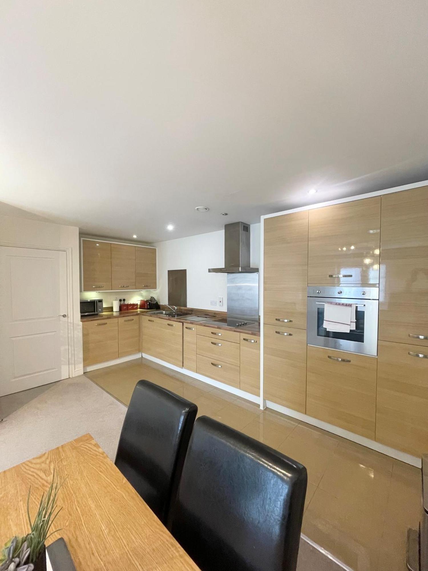 Blue Sky Apartments @Wallis Square, Farnborough Φάρνμπορο Εξωτερικό φωτογραφία