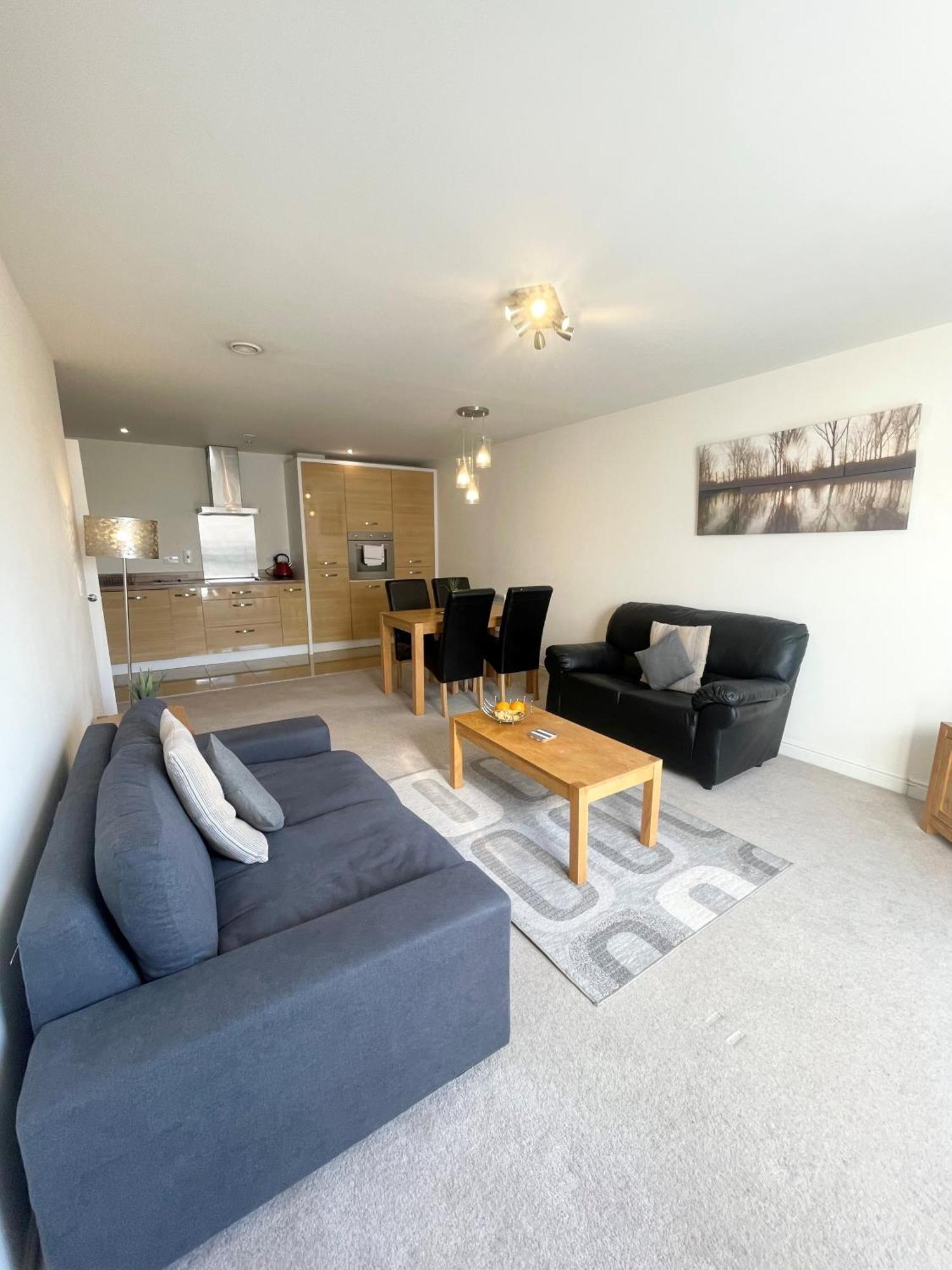 Blue Sky Apartments @Wallis Square, Farnborough Φάρνμπορο Εξωτερικό φωτογραφία
