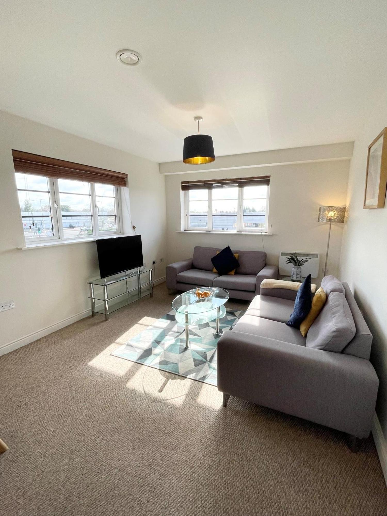 Blue Sky Apartments @Wallis Square, Farnborough Φάρνμπορο Εξωτερικό φωτογραφία