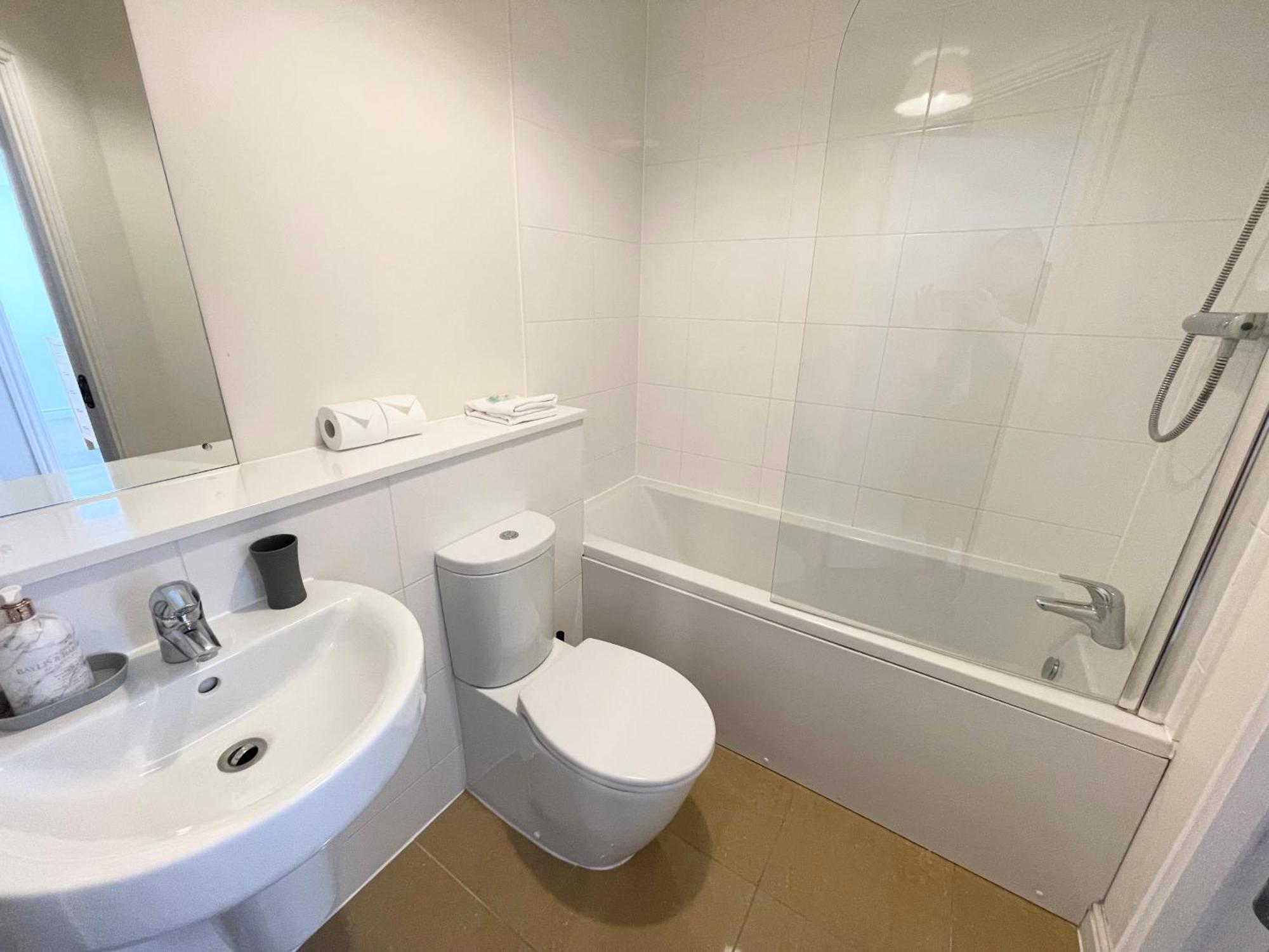 Blue Sky Apartments @Wallis Square, Farnborough Φάρνμπορο Εξωτερικό φωτογραφία