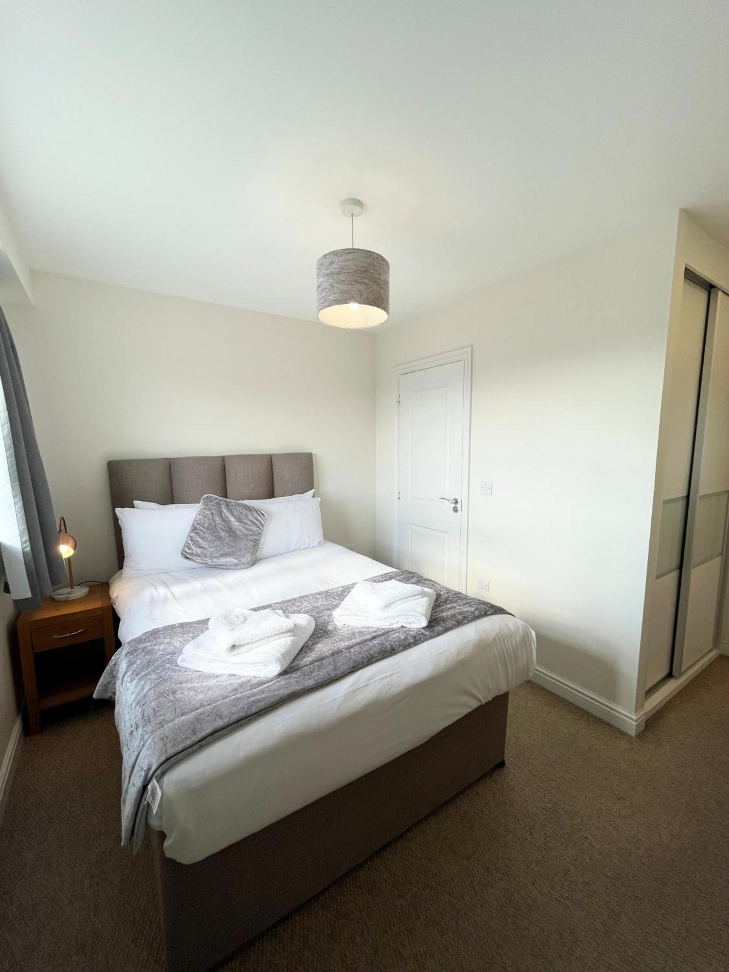 Blue Sky Apartments @Wallis Square, Farnborough Φάρνμπορο Εξωτερικό φωτογραφία