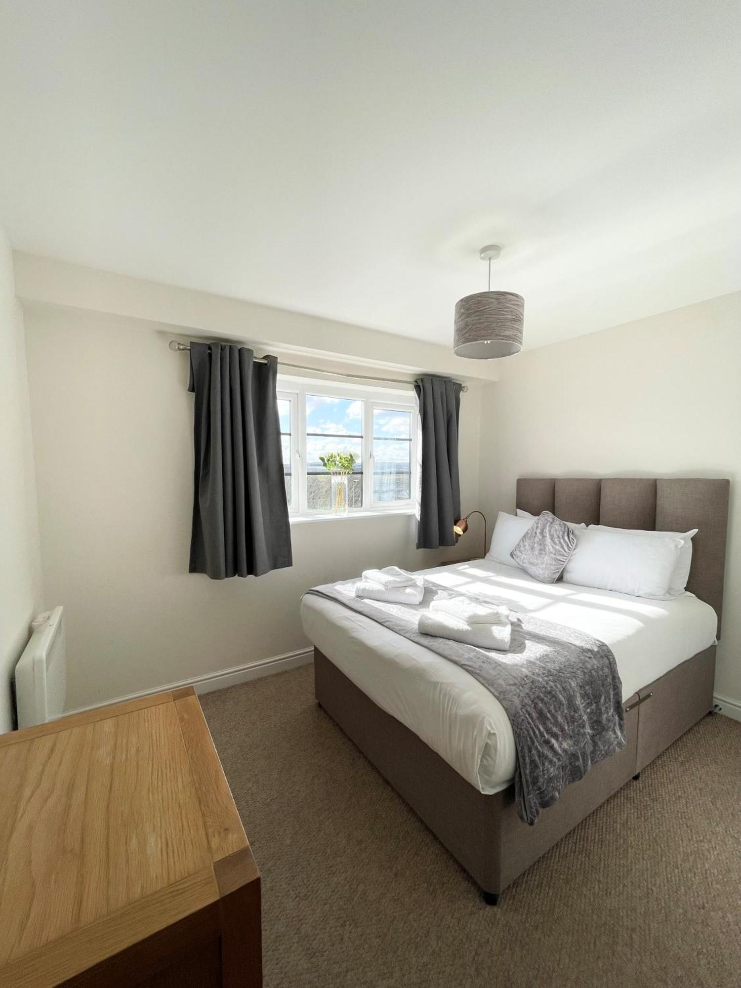 Blue Sky Apartments @Wallis Square, Farnborough Φάρνμπορο Εξωτερικό φωτογραφία