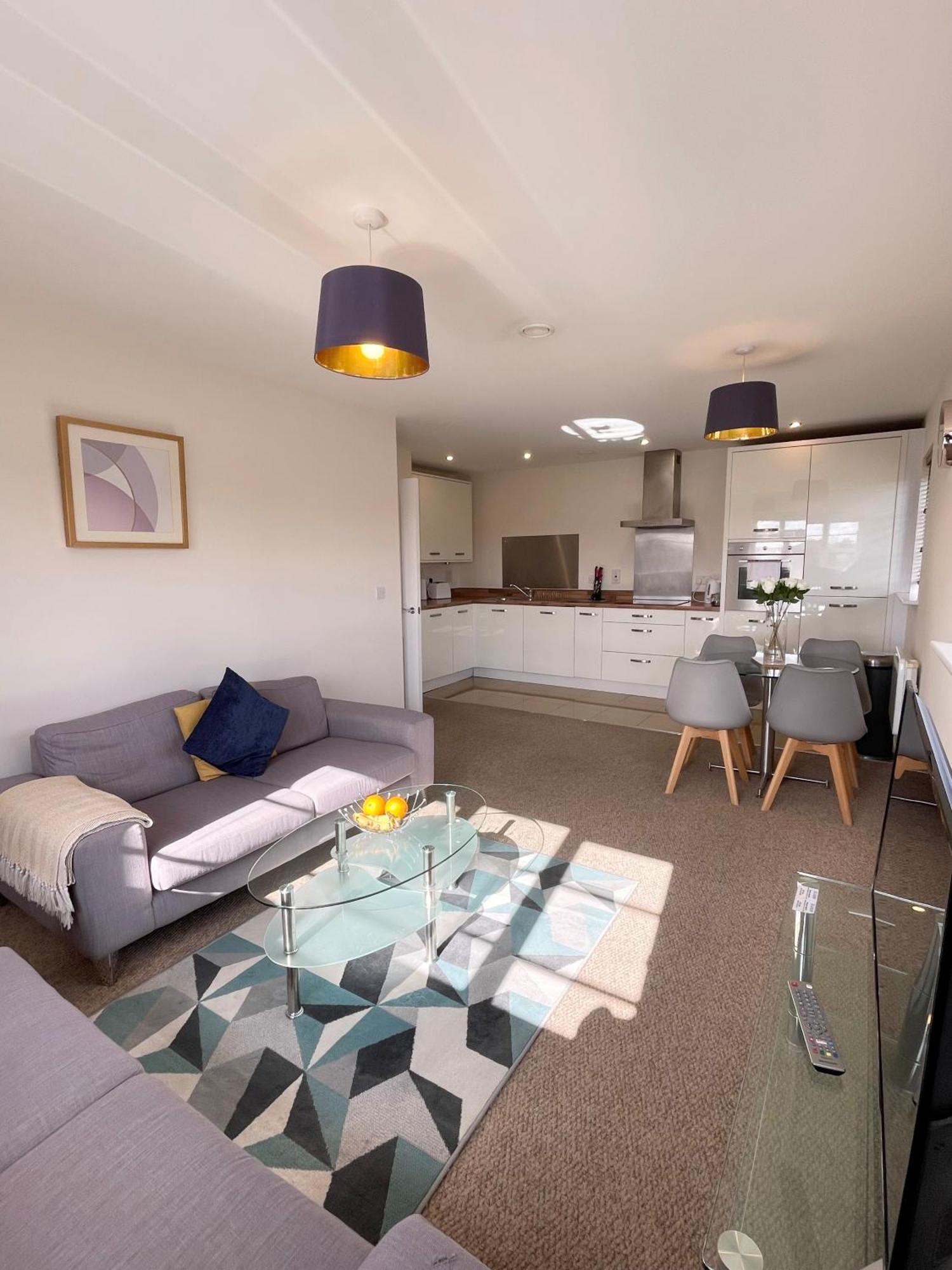 Blue Sky Apartments @Wallis Square, Farnborough Φάρνμπορο Εξωτερικό φωτογραφία