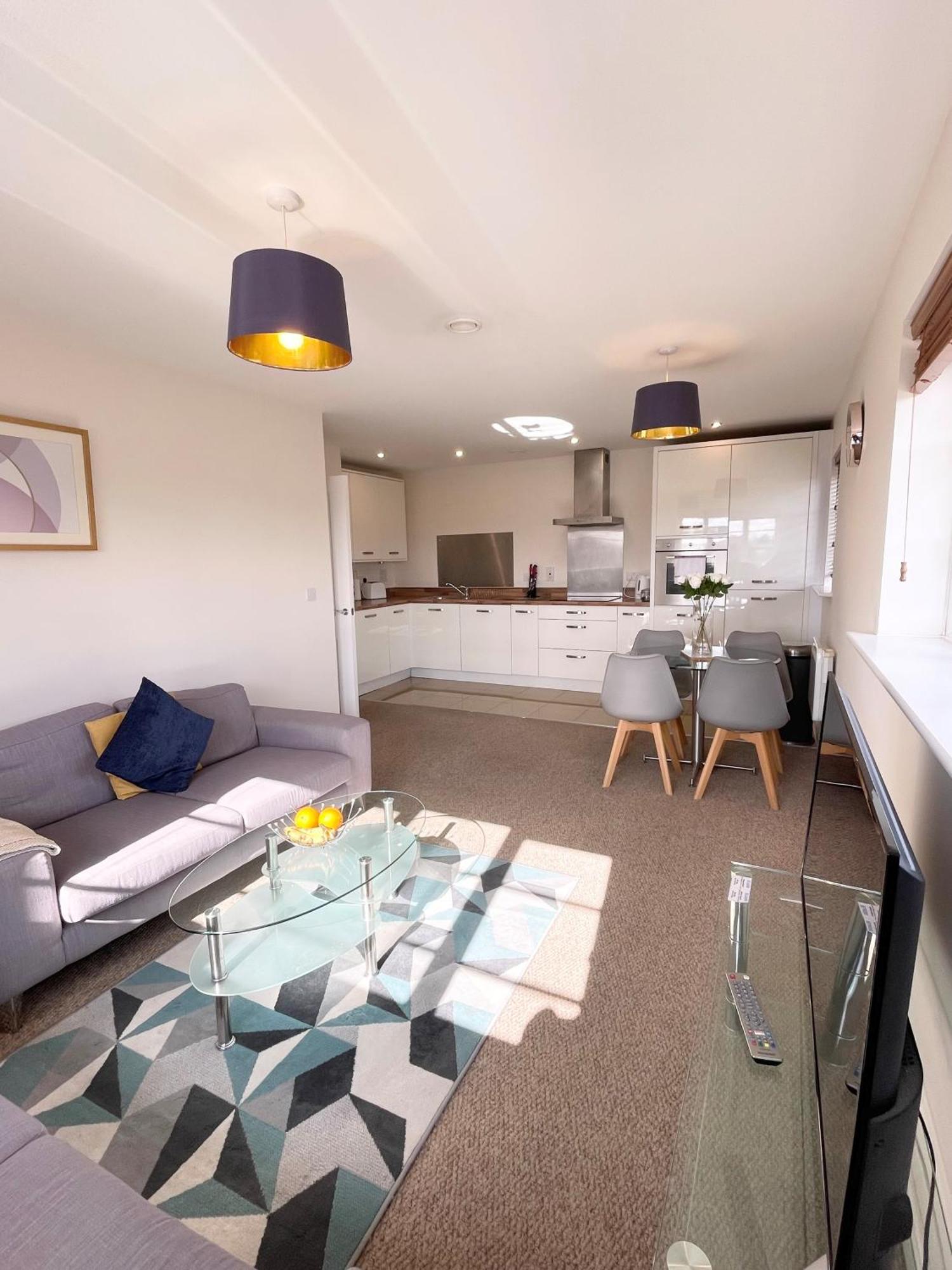 Blue Sky Apartments @Wallis Square, Farnborough Φάρνμπορο Εξωτερικό φωτογραφία