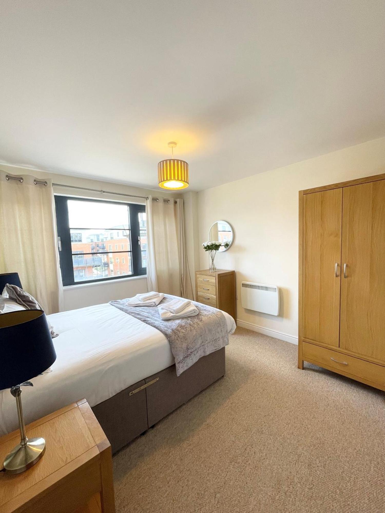 Blue Sky Apartments @Wallis Square, Farnborough Φάρνμπορο Εξωτερικό φωτογραφία