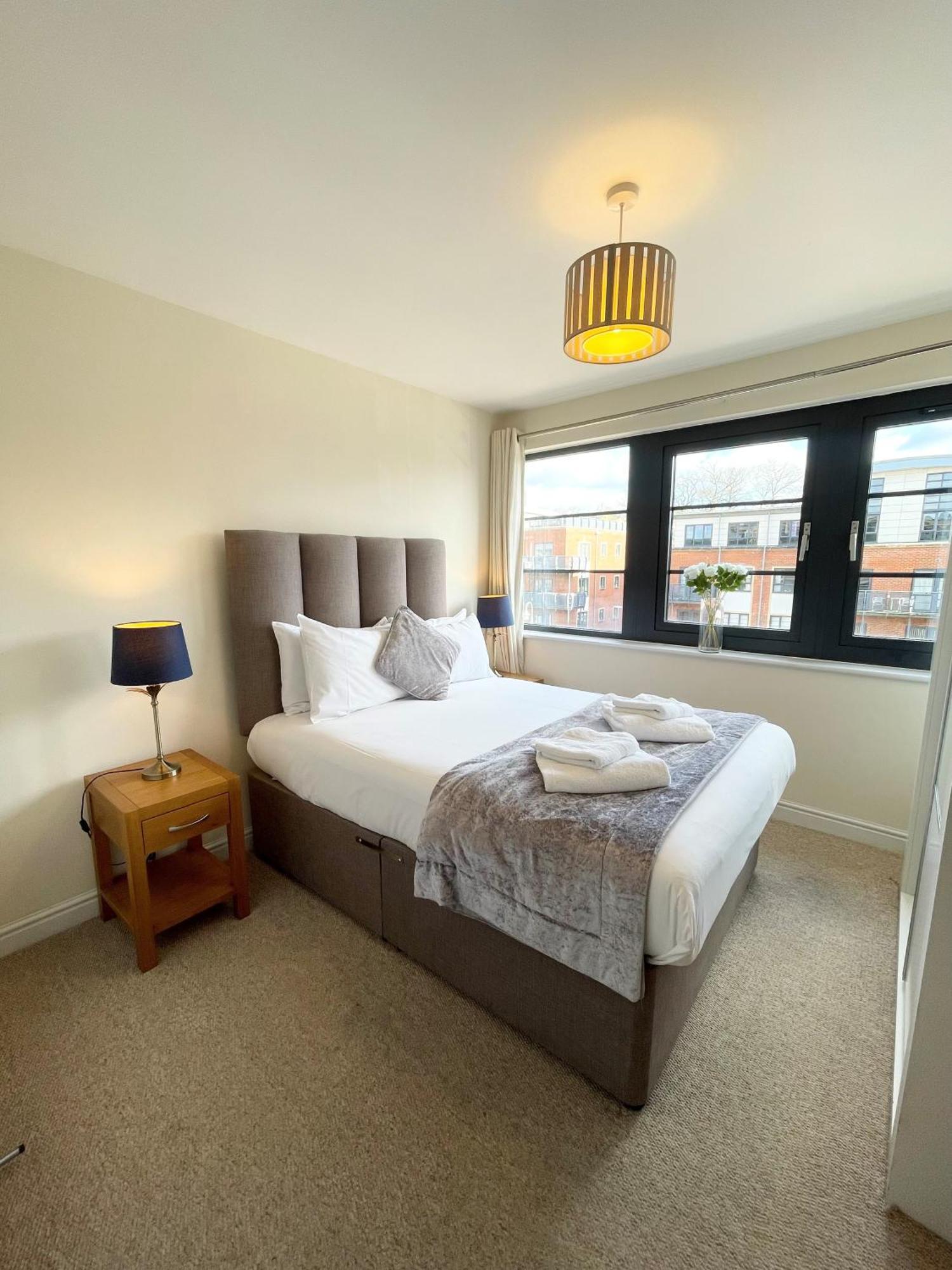 Blue Sky Apartments @Wallis Square, Farnborough Φάρνμπορο Εξωτερικό φωτογραφία