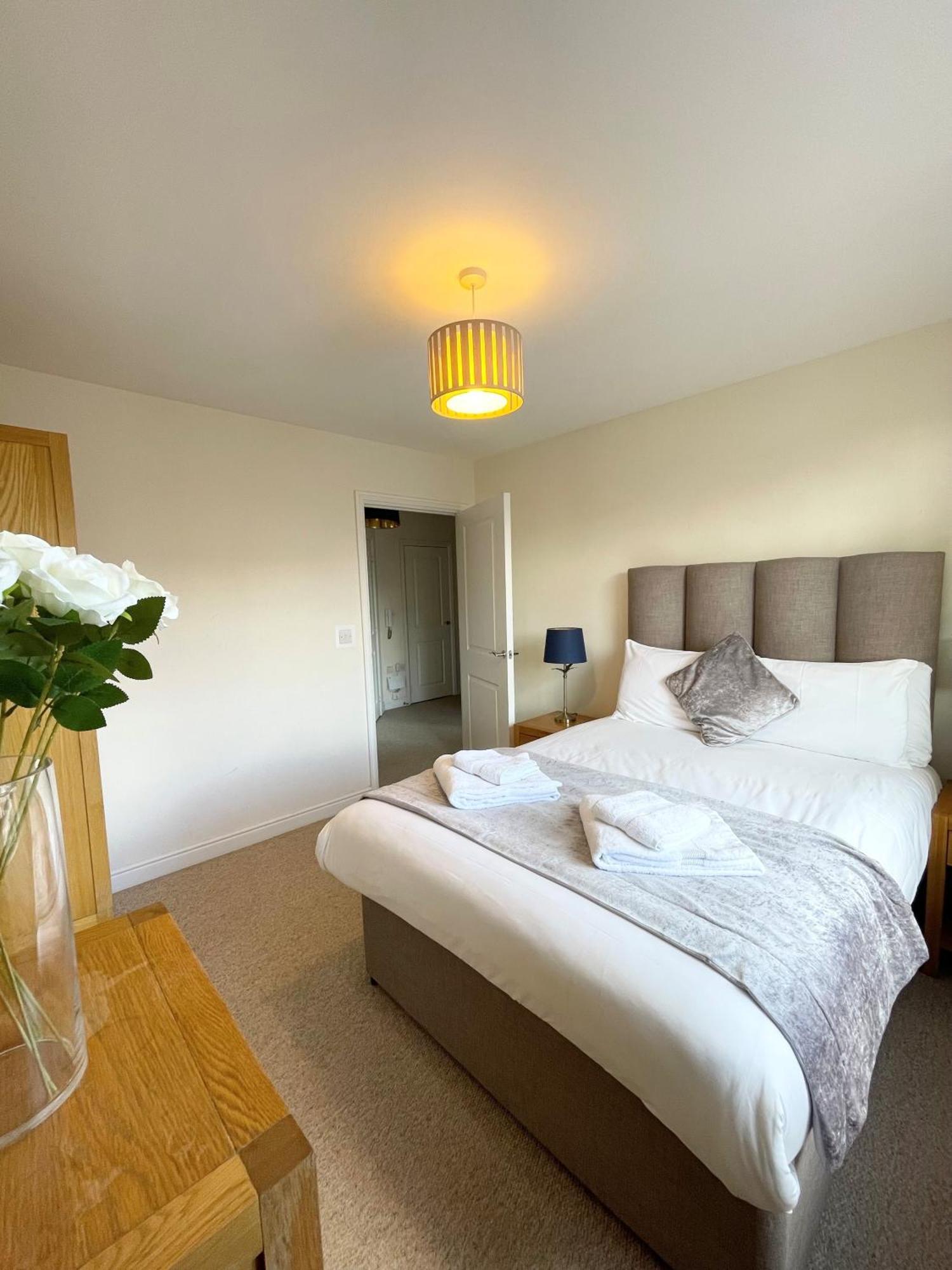 Blue Sky Apartments @Wallis Square, Farnborough Φάρνμπορο Εξωτερικό φωτογραφία