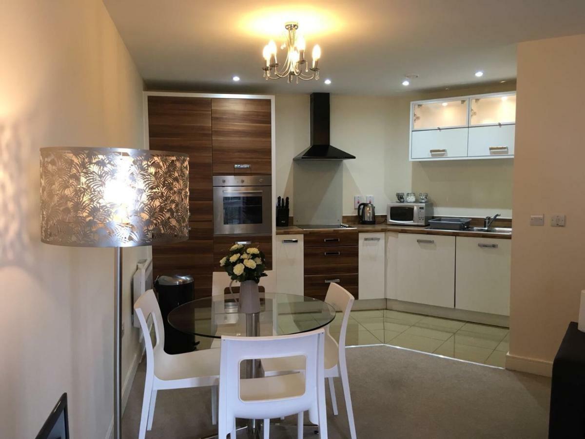 Blue Sky Apartments @Wallis Square, Farnborough Φάρνμπορο Εξωτερικό φωτογραφία