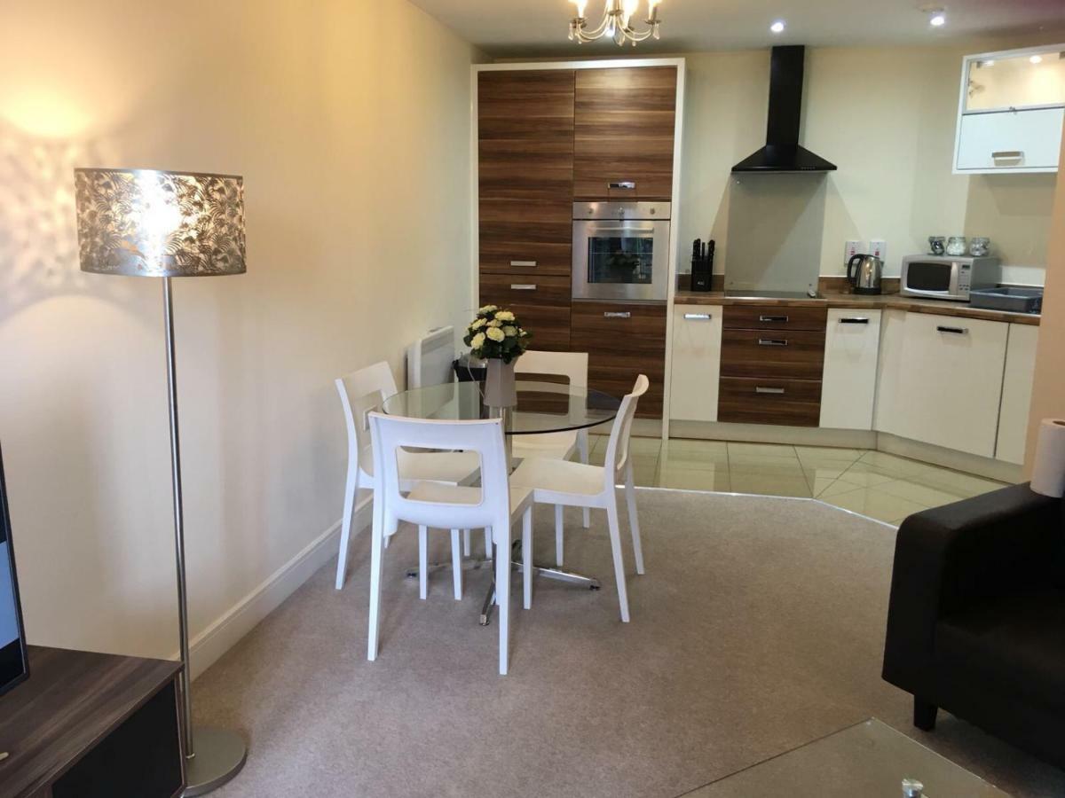 Blue Sky Apartments @Wallis Square, Farnborough Φάρνμπορο Εξωτερικό φωτογραφία