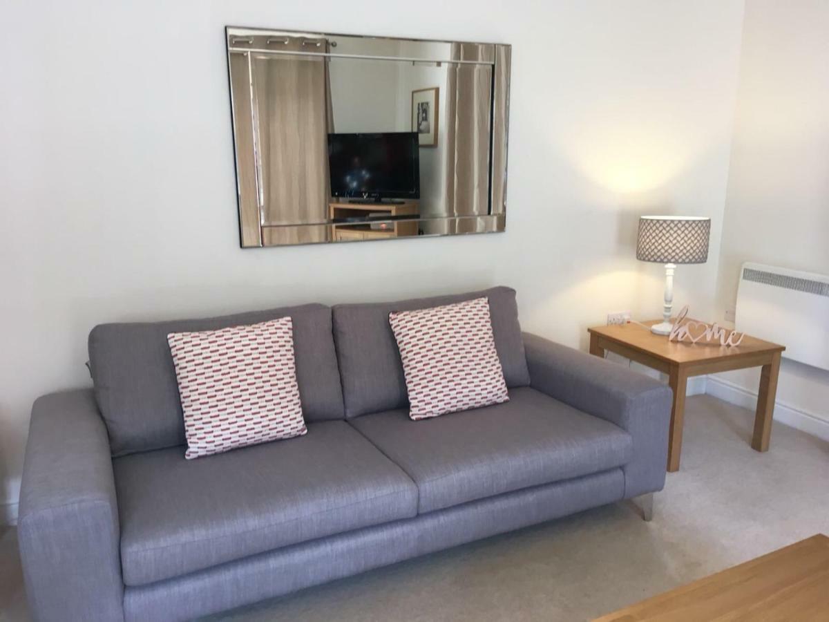 Blue Sky Apartments @Wallis Square, Farnborough Φάρνμπορο Εξωτερικό φωτογραφία